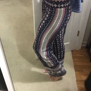 Lucy & Laurel print pants size Smal